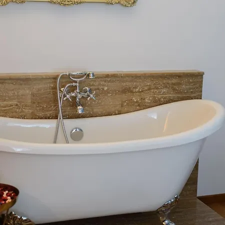 Ultracentral Luxury Apartment
