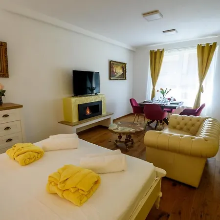 Ultracentral Luxury Apartment