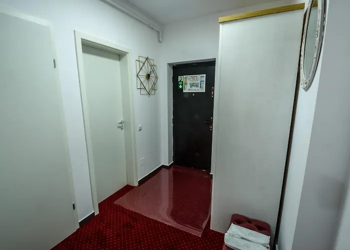 Ultracentral Luxury *